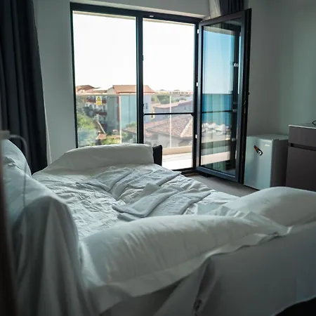 Miami קוסטינסטי